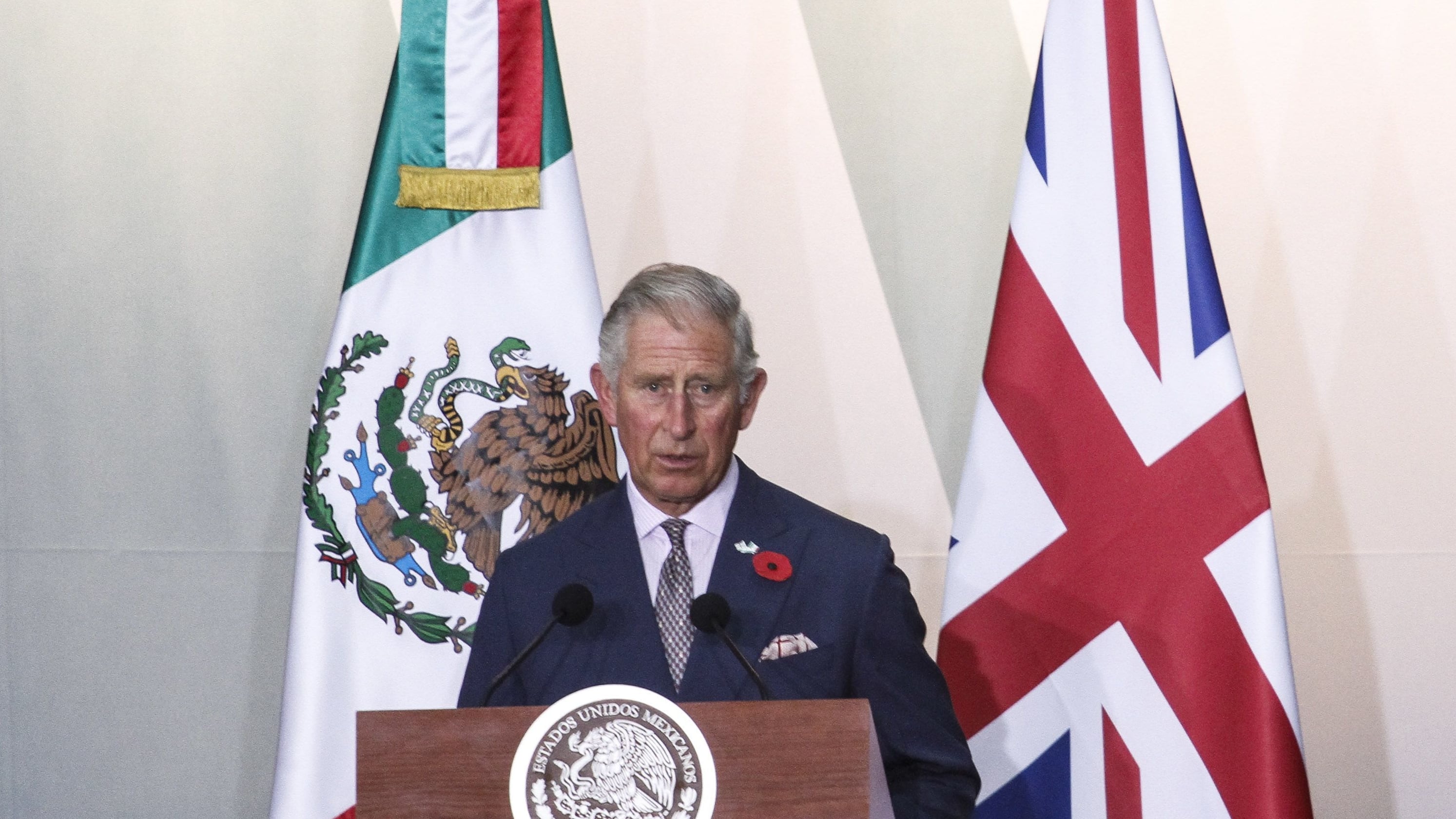 MEXICO, D.F., 03 NOVIEMBRE.- El príncipe Carlos de Gales y Enrique Peña Nieto, presidente de México, durante la presentación del Año Dual México-Reino Unido en Palacio Nacional. En la imagen, acompañados de la duquesa Camila Cornualles y Angélica Rivera de Peña.
FOTO: ISAAC ESQUIVEL /CUARTOSCURO.COM
