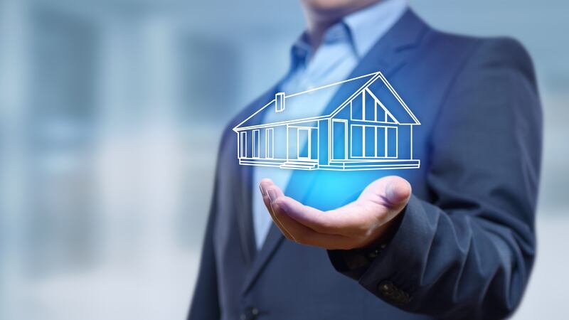 La tecnología juega un papel central mediante el uso y análisis de datos, asegurando que cada cliente reciba un servicio adaptado a lo que está buscando