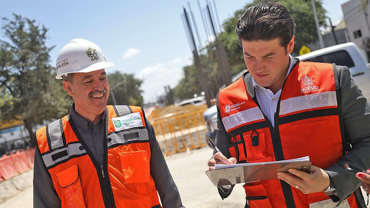 Hernán Villarreal, secretario de Movilidad y Planeación Urbana y Samuel García, gobernador de Nuevo León.
