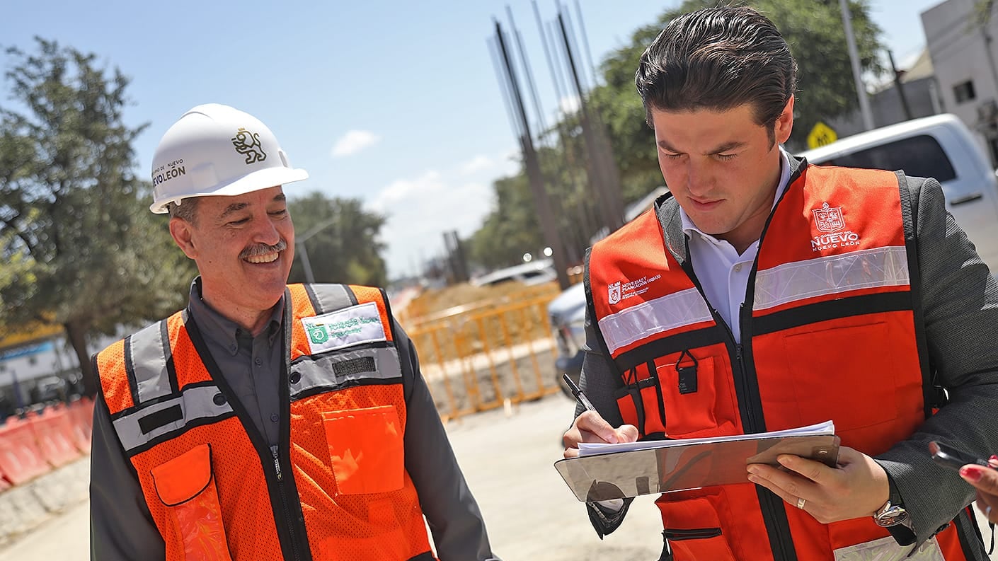 Hernán Villarreal, secretario de Movilidad y Planeación Urbana y Samuel García, gobernador de Nuevo León.