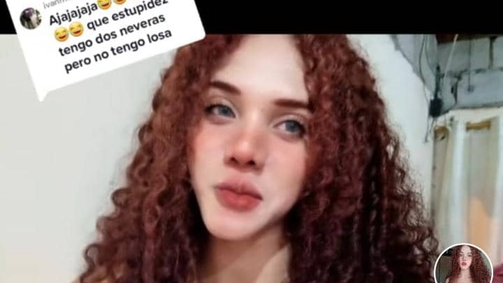 Tiktoker se vuelve viral al decir que su casa “es fea”, pero tiene un teléfono que se dobla