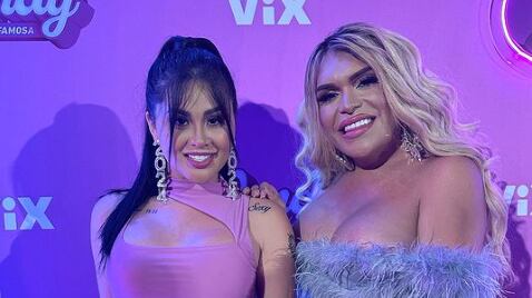 Gomita y Wendy Guevara en la premier de "Wendy: Pérdida pero Famosa" / Foto: Instagram @gomitaoficial123