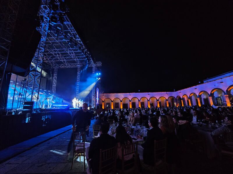 El cantante español apoyó en un evento organizado por el DIF Jalisco
