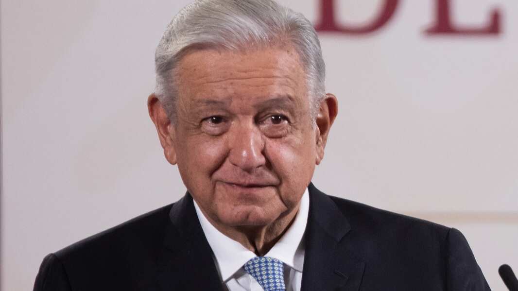 El presidente hizo referencia a la crisis política que aqueja al partido que lo llevó a la presidencia.