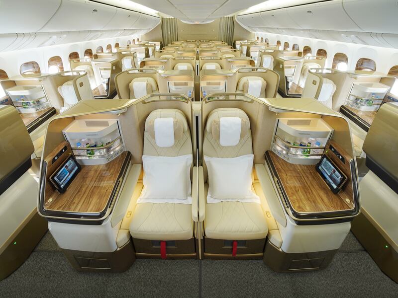 Los pilotos Arturo y Salvador Madrid, padre e hijo, nos abren las puertas de la cabina de Emirates Airlines y te dan las claves para alcanzar tu sueño de ser piloto