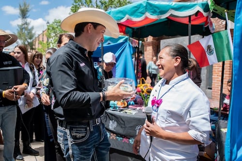 Rodrigo Monsalvo impulsa la economía local con el proyecto “Bazar Turístico” en El Marqués