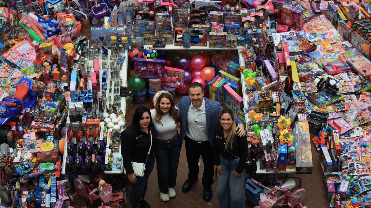 En el primer día de recolección se logró reunir miles de obsequios.