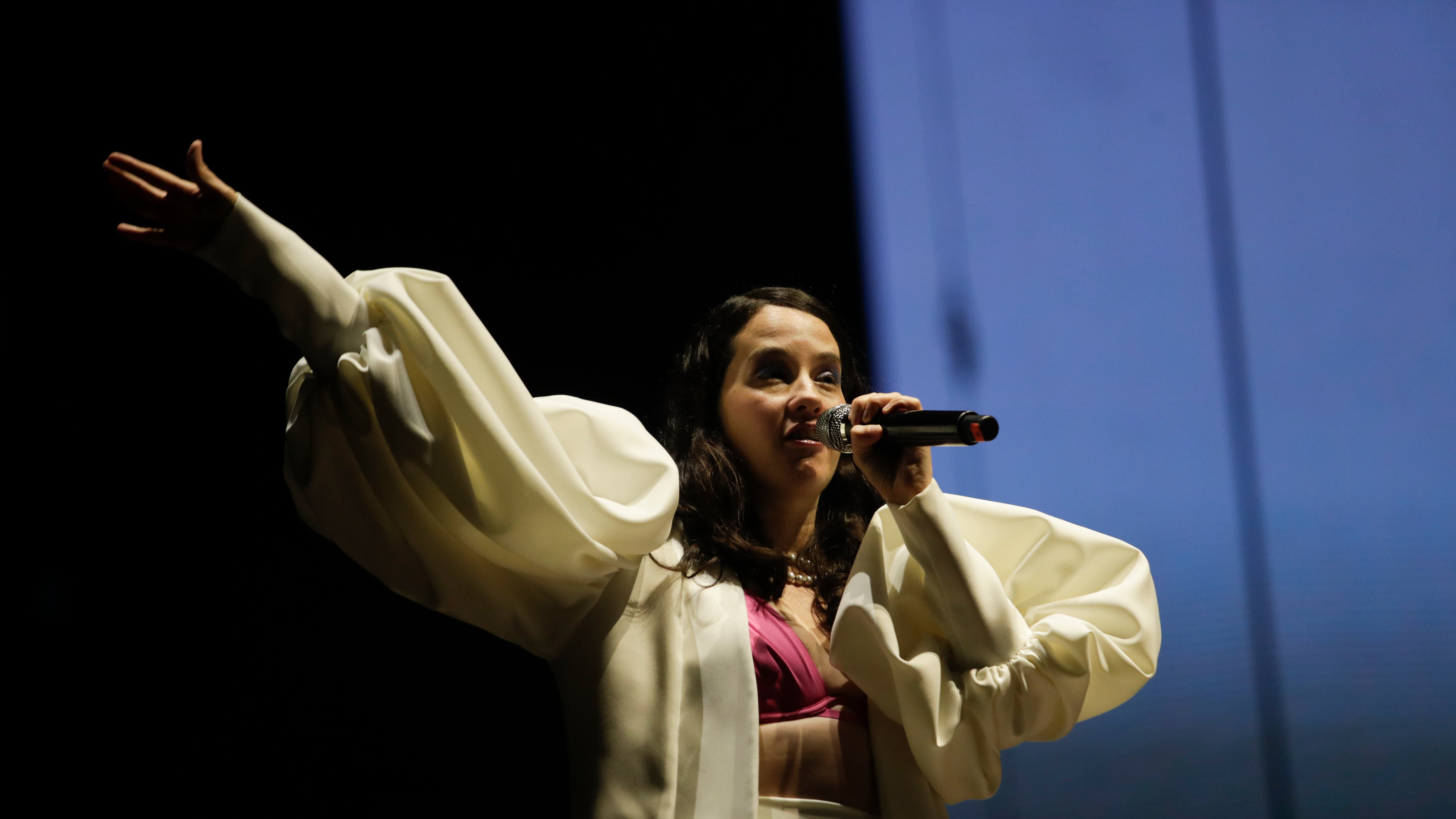 Ximena Sariñana, de México, durante su presentación en el Festival Rock al Parque 2022 en Bogotá.
