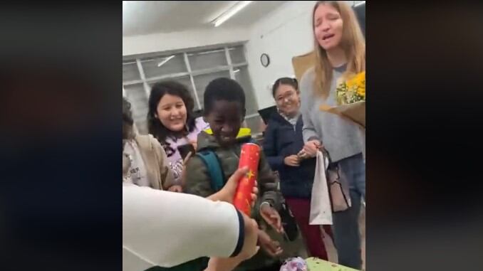La profesora se mostró contenta por la sorpresa