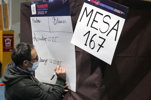 Mesas cierran en todo el país: ahora comienza el esperado conteo de votos