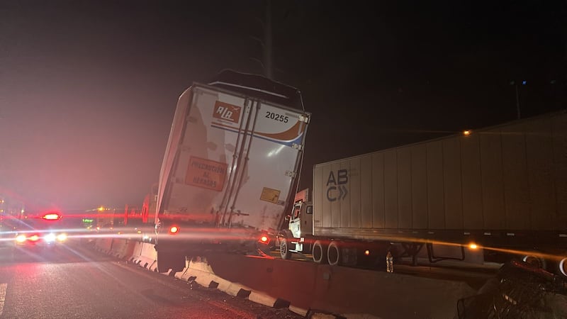 El accidente entre las unidades dejó dos personas lesionadas hasta el momento.