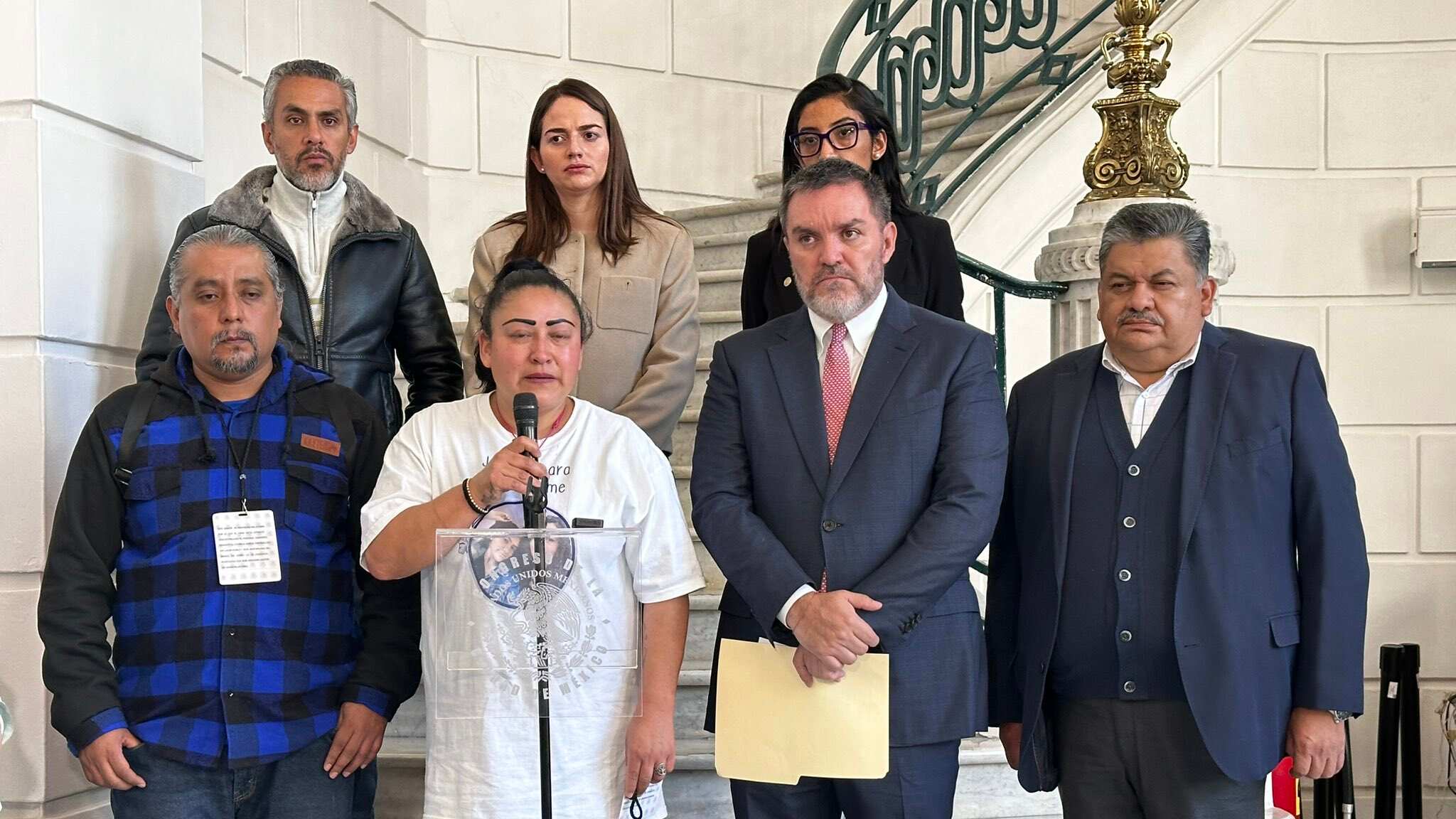 María Elvira Canchola Montoya denuncia exclusión por parte del gobierno capitalino, tras la tragedia en la que murieron sus hijas al caer en una coladera destapada en 2022.