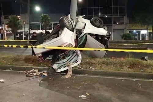 Video: Conductor muere prensado tras volcadura en Tlalpan; hallan cervezas en el auto