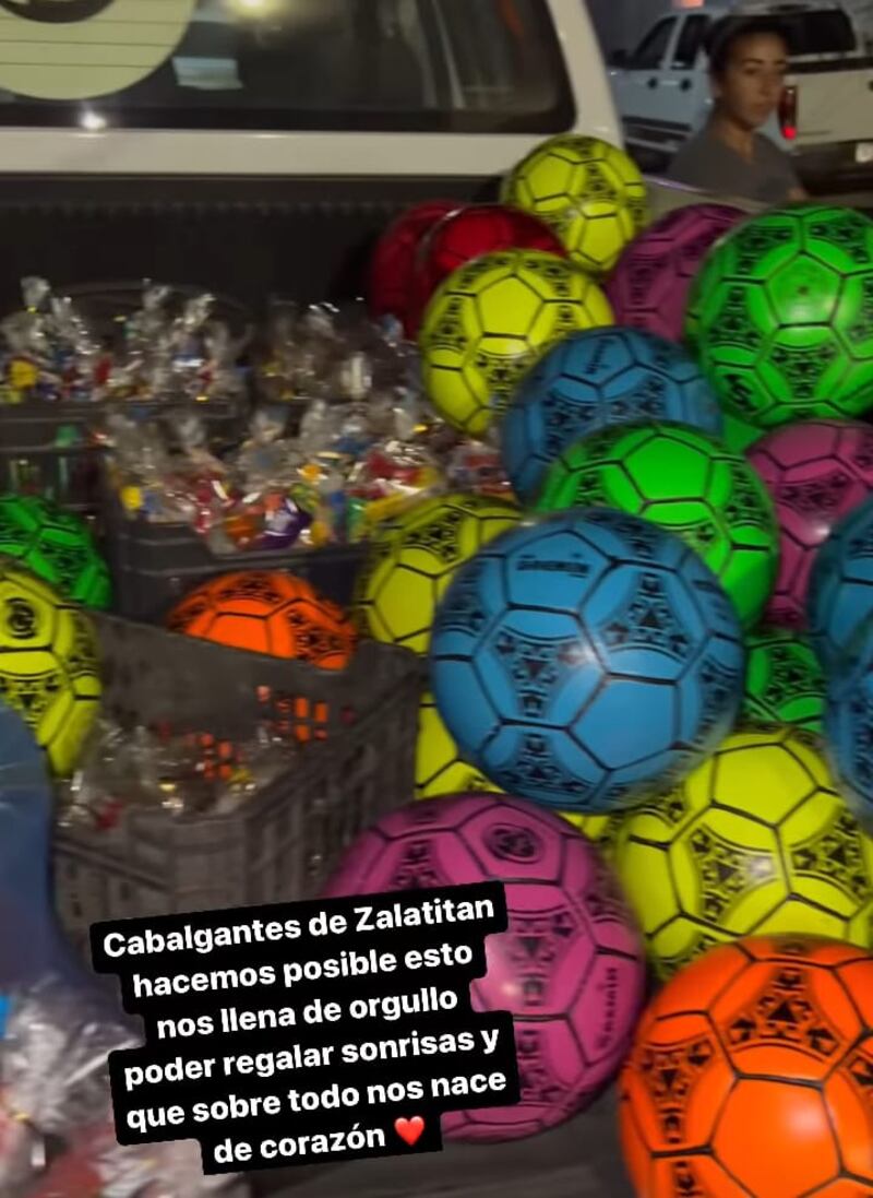 Víctor Guzmán repartió regalos en Zalatitán, Jalisco.