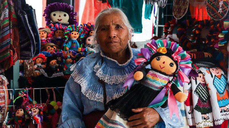 Muñeca Lele en el Mercado Artesanal.