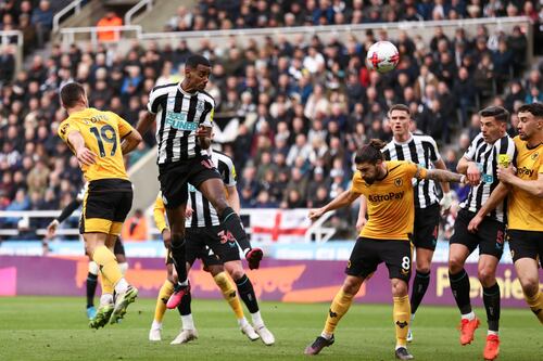 Con Raúl Jiménez los 90, los Wolves son superados por el Newcastle