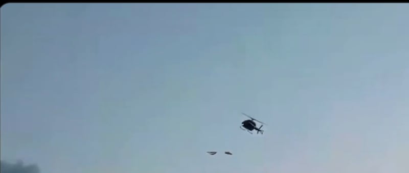 helicóptero volaba cerca de avioneta