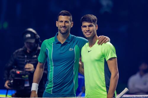 Carlos Alcaraz vence en tres sets a Novak Djokovic