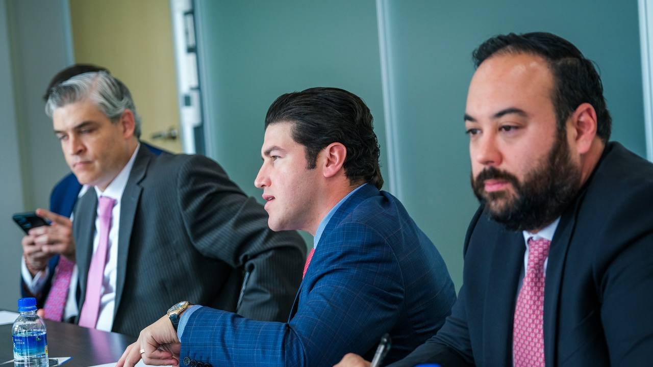 Iván Rivas, secretario de Economía; Samuel García, gobernador del Estado y Emmanuel Loo, subsecretario de Inversión.