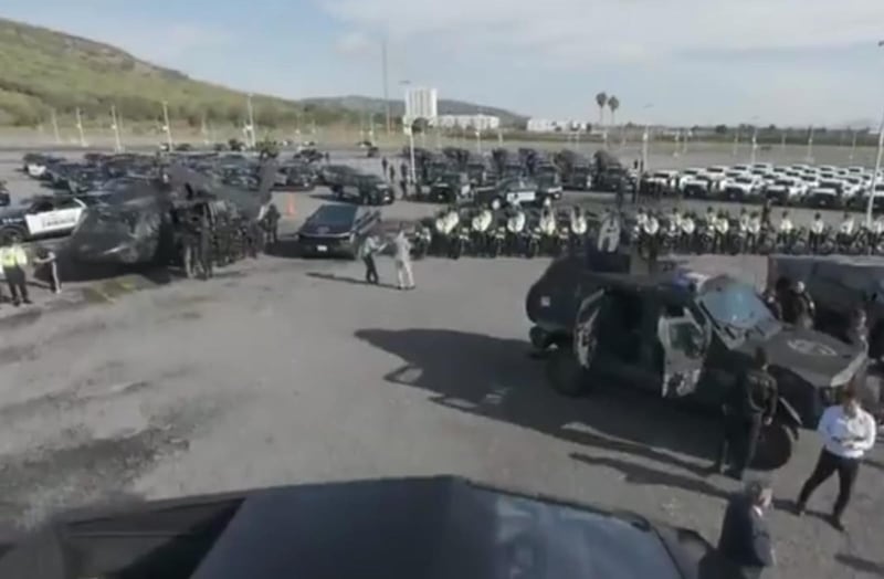 El Gobierno de Jalisco entregó 691 unidades y 3 cybertrucks equipadas con tecnología de inteligencia y drones. ESPECIAL