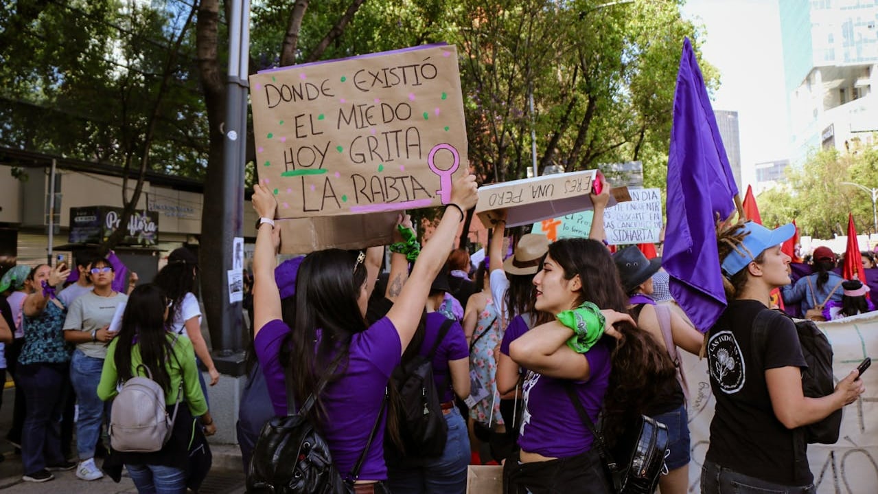 En México el 90% la sufre, solo 17% pide ayuda