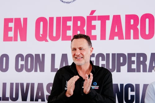 Consigue Kuri recursos federales para reparar caminos