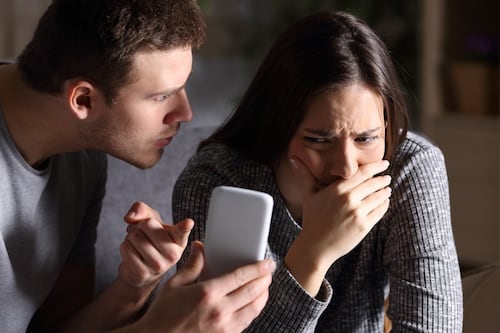 Sucumbe feminismo ante machismo cibernético