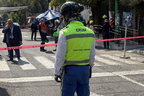 Evacúan la ENAH por supuesta amenaza de bomba; 750 personas desalojadas