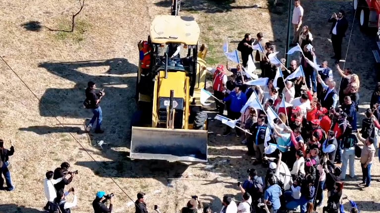 La obra podría estar concluida en agosto y las acciones incluyen pavimento asfáltico e hidráulico, drenaje sanitario y pluvial, señalamiento vertical, semáforos y alumbrado público.