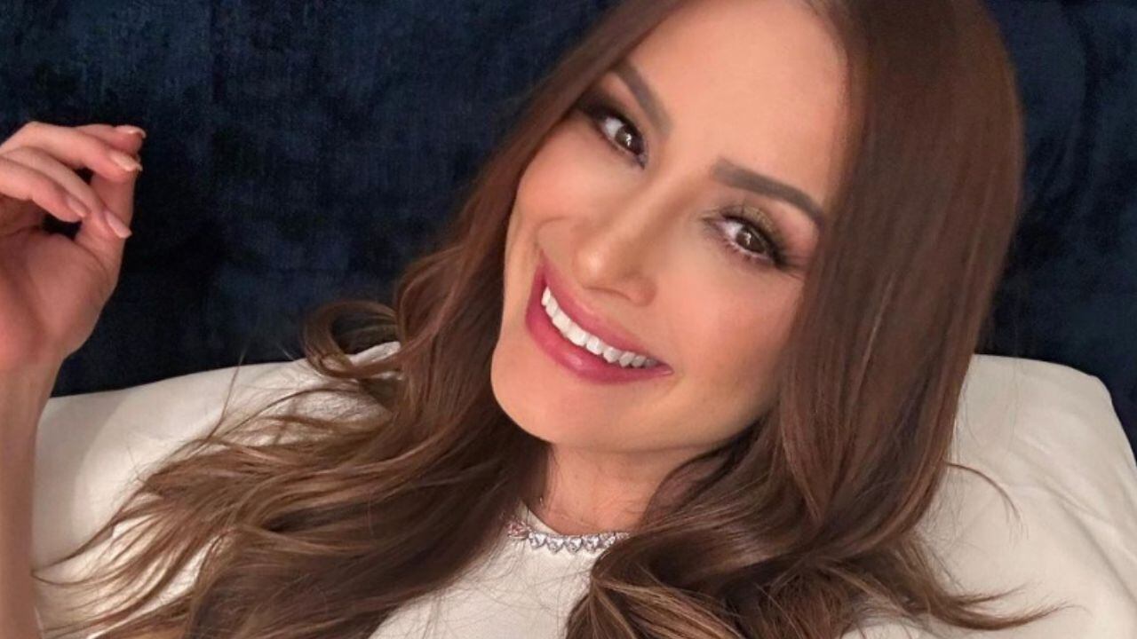 Cynthia Rodríguez posa por primera vez con su hijo León