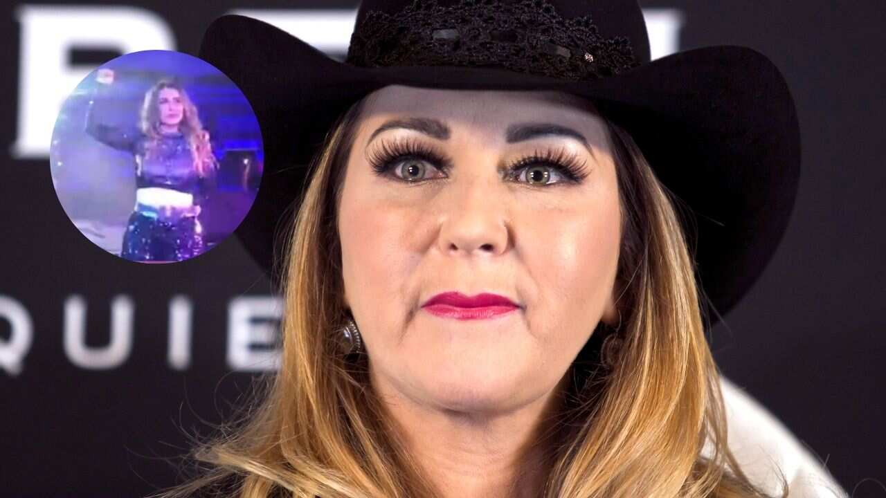 Al finalizar su concierto en Michoacán, la cantante hizo la seña internacional de auxilio para las mujeres.