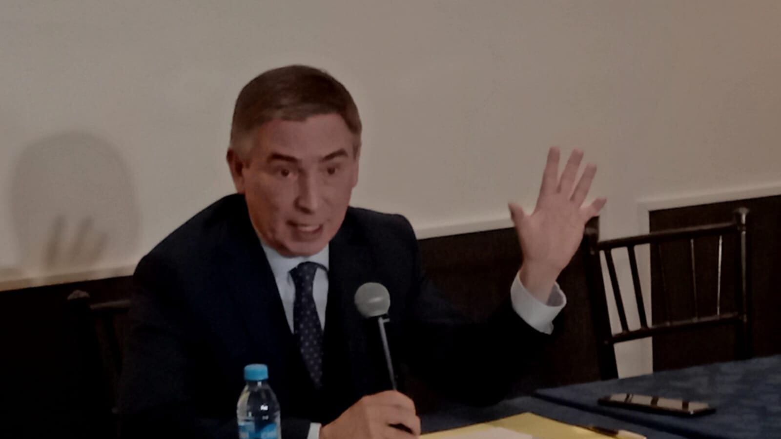 Fasci se descartó de la contienda porque todavía hace cuatro meses era funcionario público