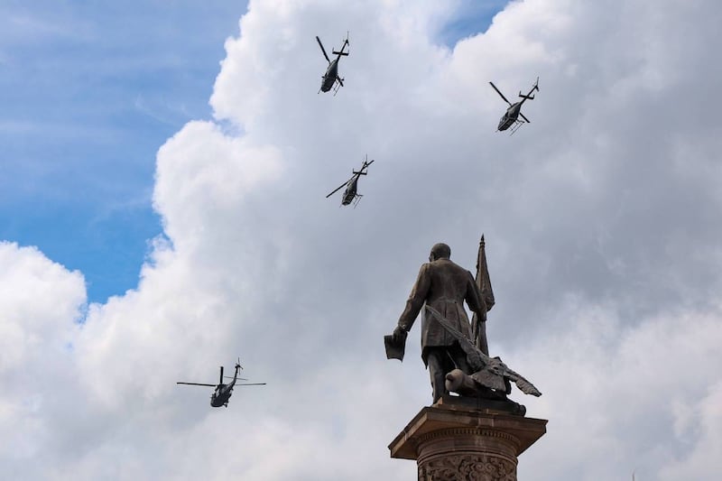 Además, la División Especializada Aérea conformada por 10 helicópteros y su Black Hawk.