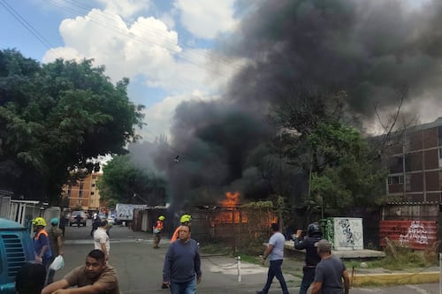 ¿Qué ocurrió en Iztacalco? Voraz incendio deja autos calcinados hoy jueves 28