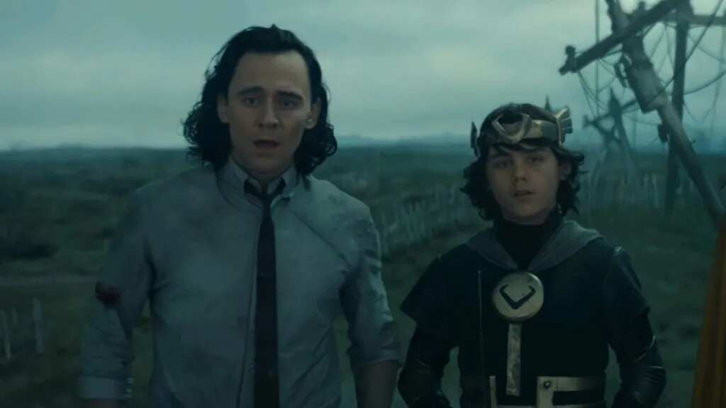 Jack Veal y Tom Hiddleston en Loki de Marvel Studios