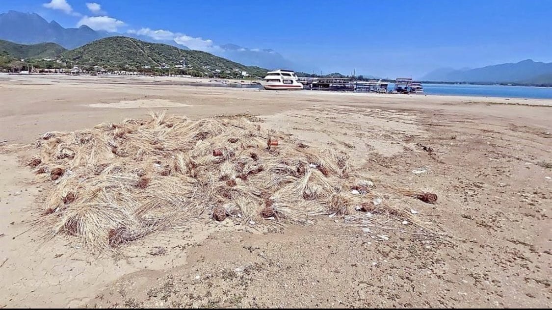 Ya es notoria la falta de agua; nuevamente hay islas y la zona del muelle está llena de lodo.