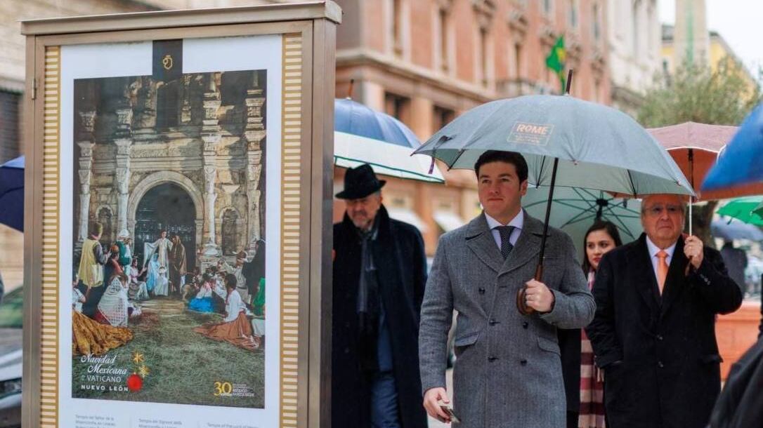El mandatario estatal inauguró la exposición en la Vía de la Conciliación.