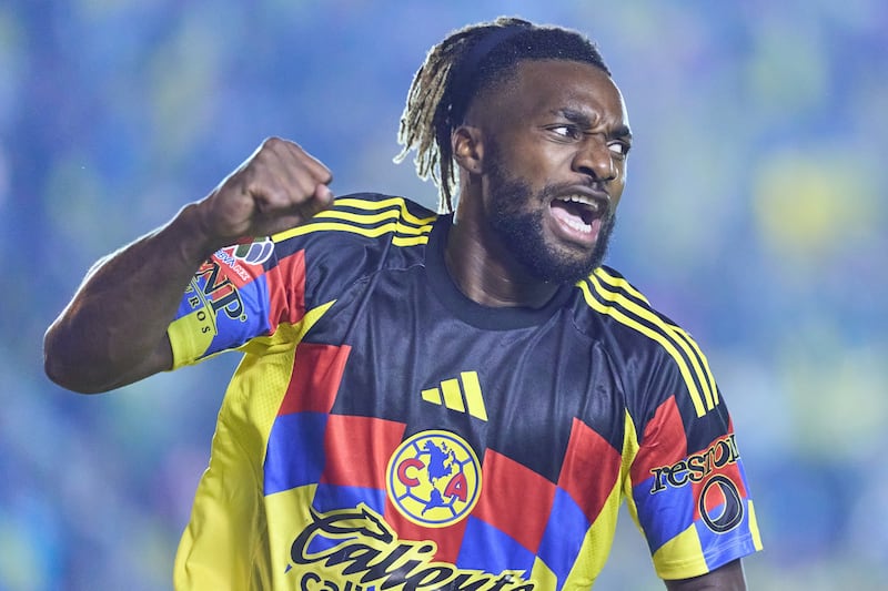 Allan Saint-Maximin se burló de Pumas.