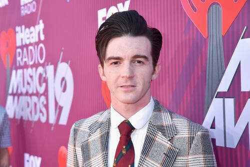 Fan explota contra Drake Bell tras negarle una foto en México