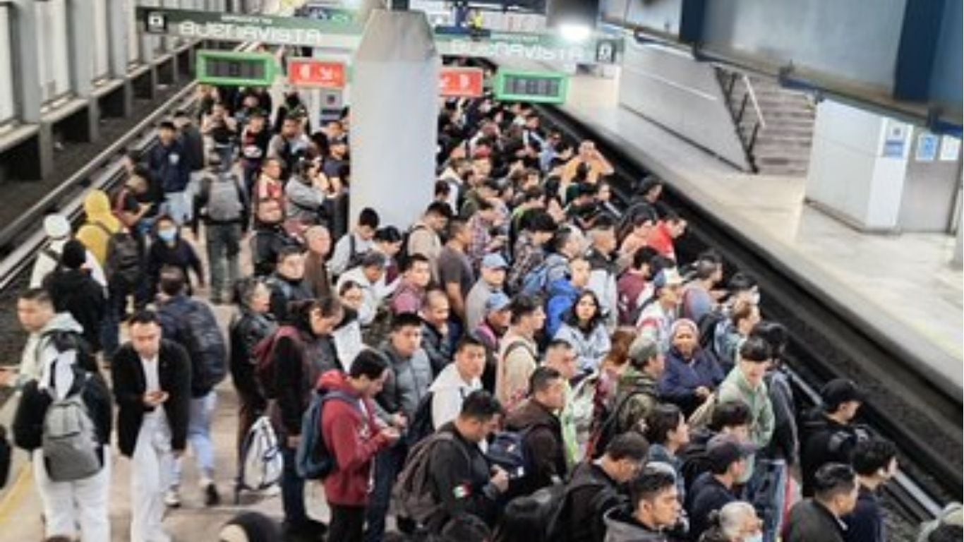 Metro de la CDMX congestionado hoy