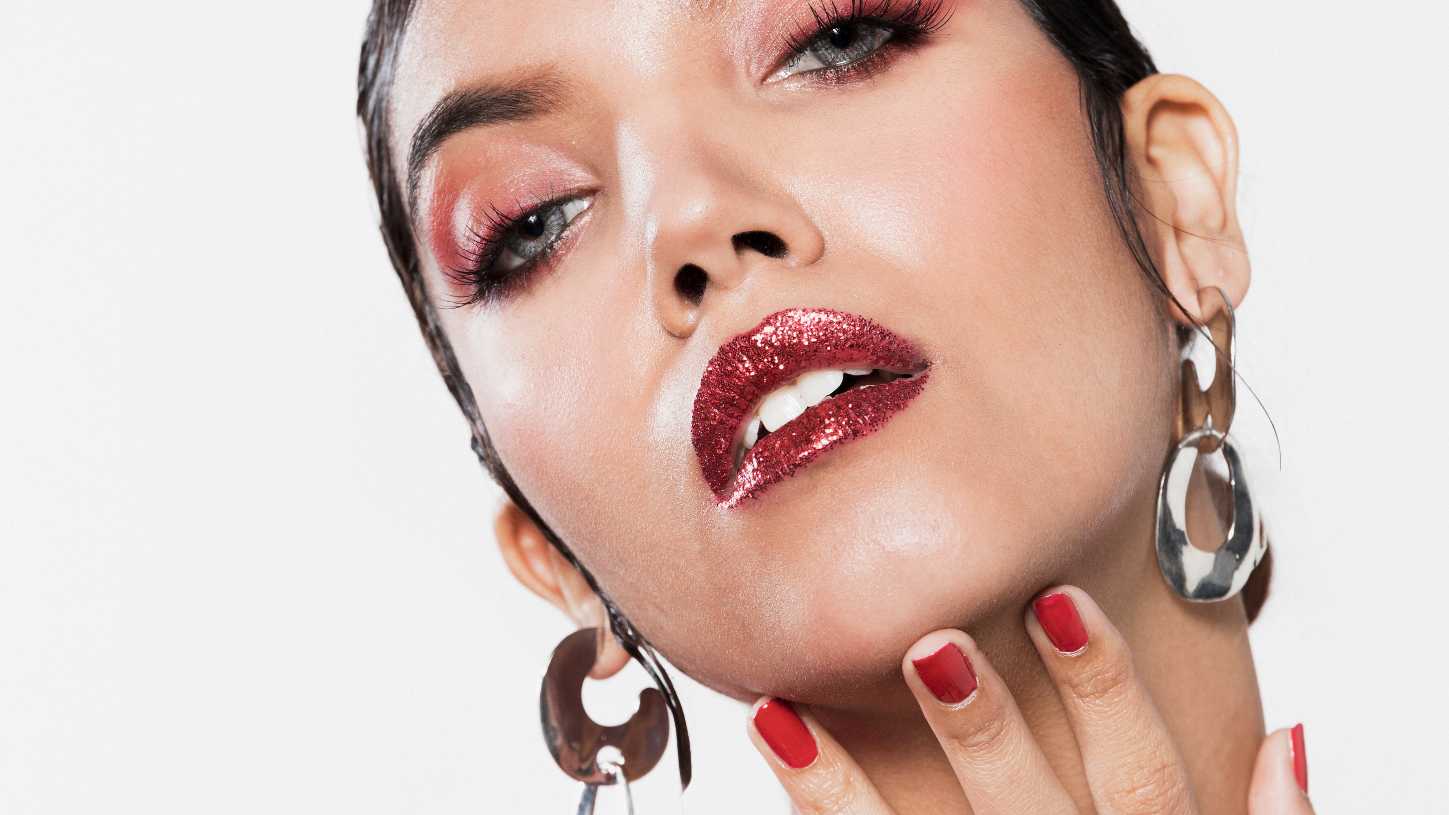 Este tono profundo y elegante te hará destacar ante los ojos de todos