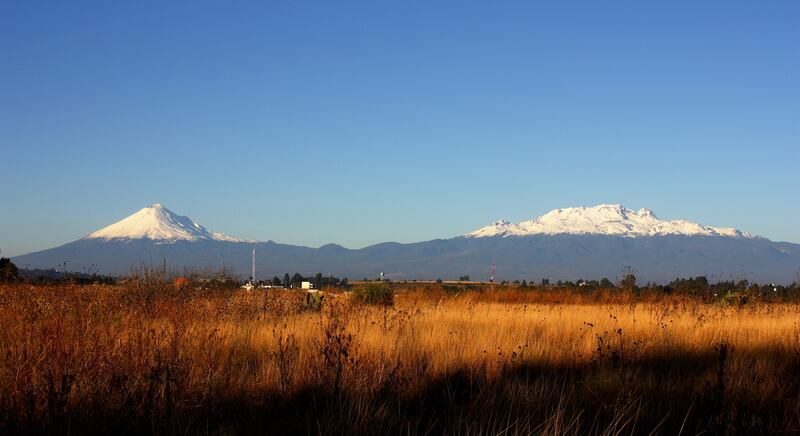 México es un destino ideal para los amantes del senderismo debido a su diversidad geográfica y cultural. Aquí hay algunos de los mejores lugares para realizar esta actividad.