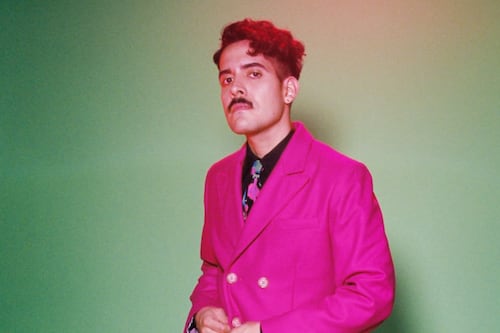 Neon Indian vuelve a encender la noche en CDMX con un DJ set lleno de nostalgia y energía