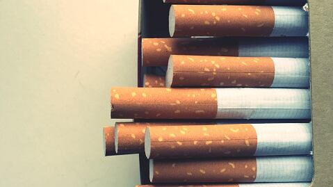 Un cigarro al día.
