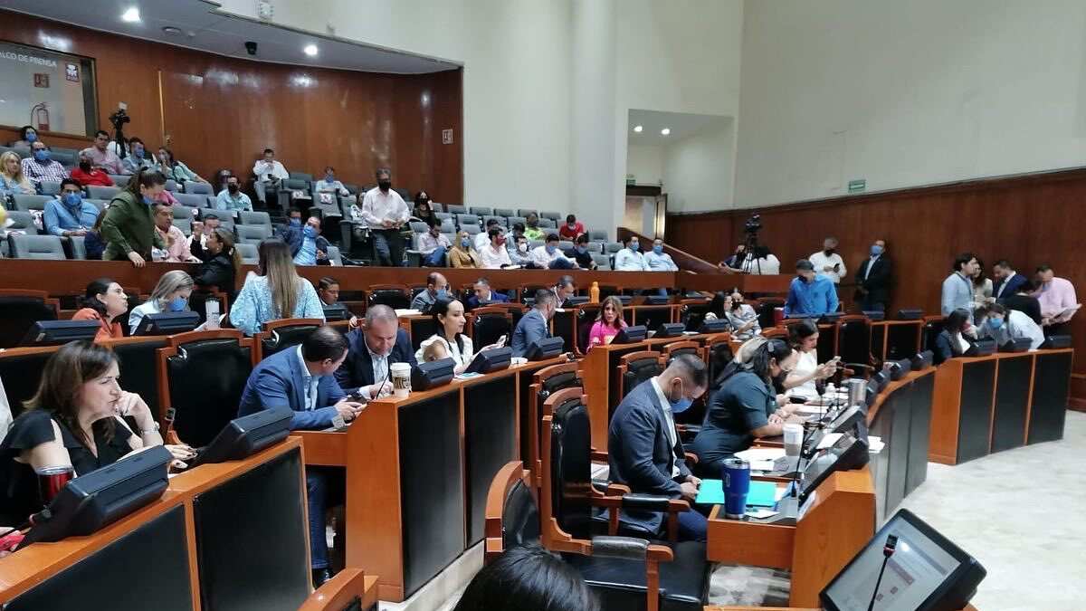 La votación salió con una sola vuelta y el sufragio a favor de 33 de los legisladores.