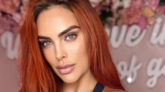 Sara Corrales muestra su proceso para llenar su cuerpo de tatuajes