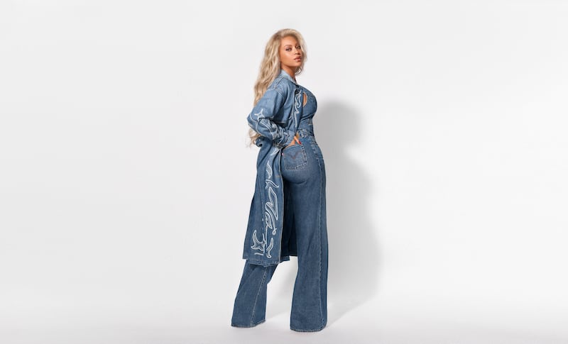The pop diva interprets an iconic denim announcement in collaboration with a legendary fashion company