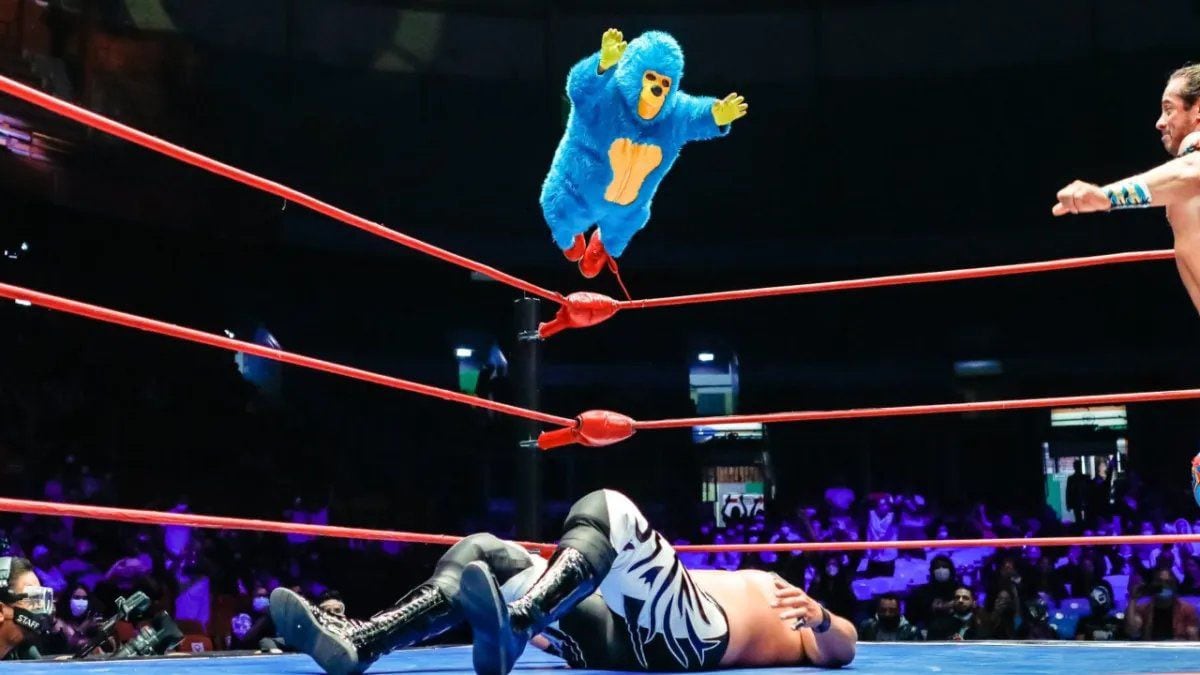 KeMonito sufre aparatosa caída en plena función de lucha libre.