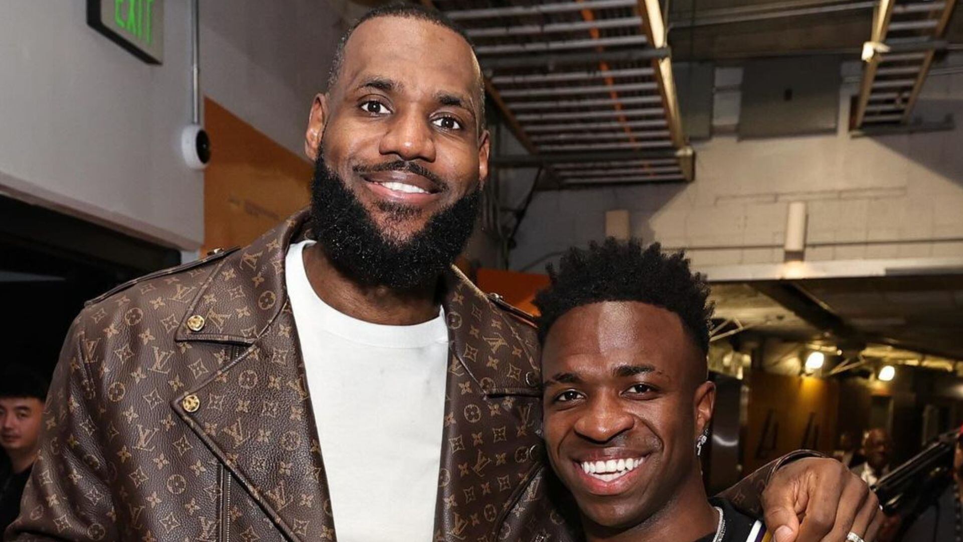 LeBron James y Vinícius Jr.