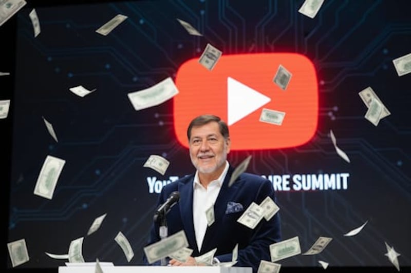 El senador suma más de 87 mil pesos en propinas digitales durante agosto, sin incluir otros ingresos por visualizaciones o redes.